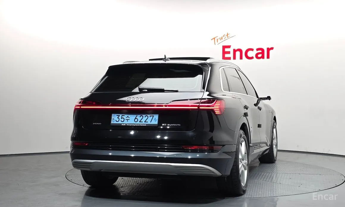 Фото 4 - Audi e-tron