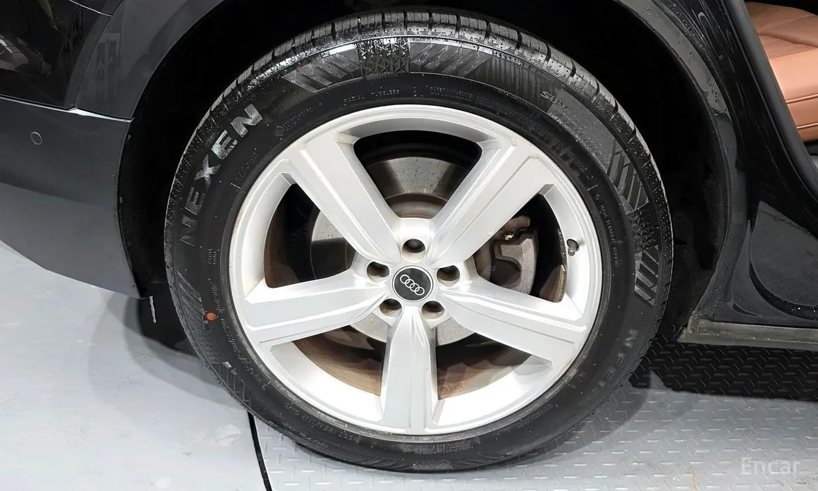 Фото 5 - Audi e-tron