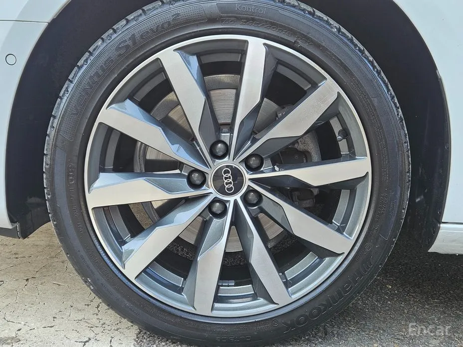 Фото 5 - Audi A4