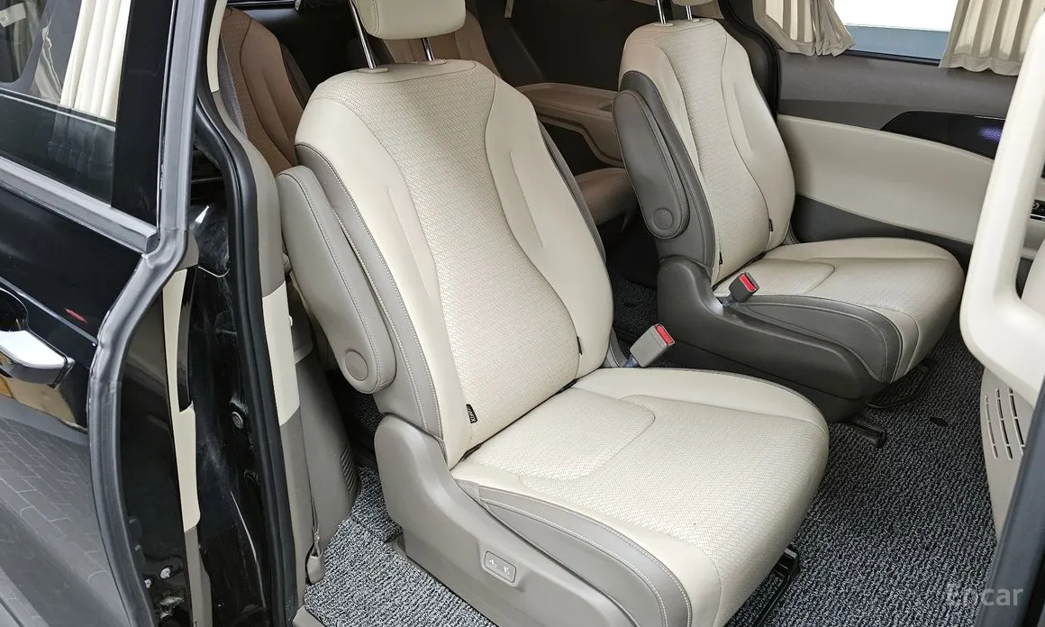 Фото 12 - Kia Carnival