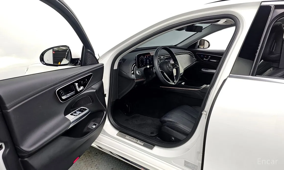 Фото 10 - Mercedes-Benz E-Class