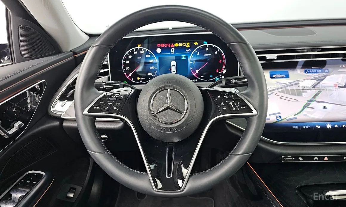 Фото 13 - Mercedes-Benz E-Class