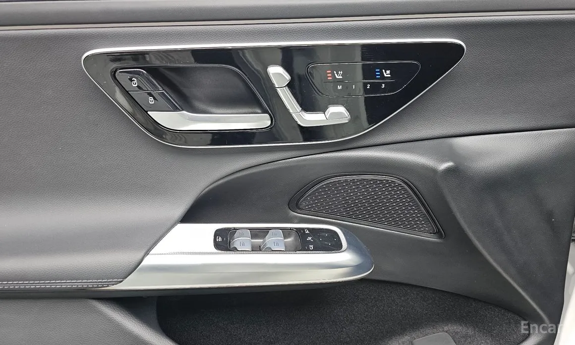 Фото 18 - Mercedes-Benz E-Class