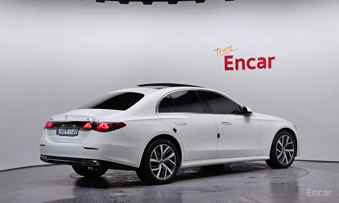 Фото 2 - Mercedes-Benz E-Class