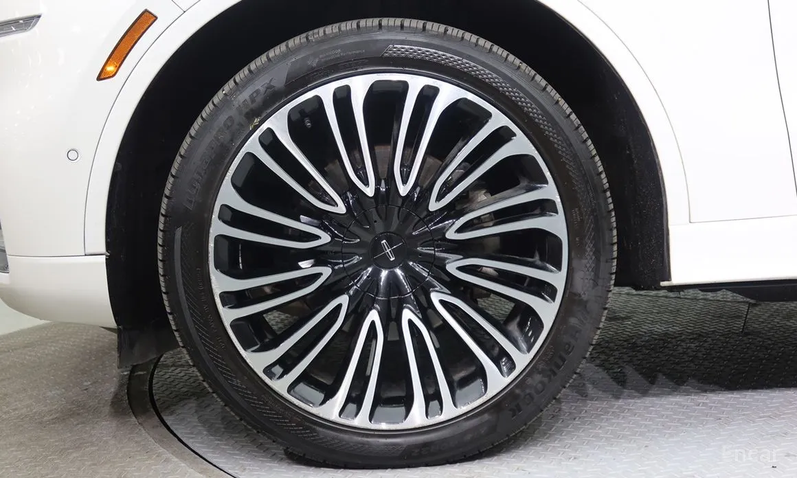 Фото 5 - Lincoln Aviator