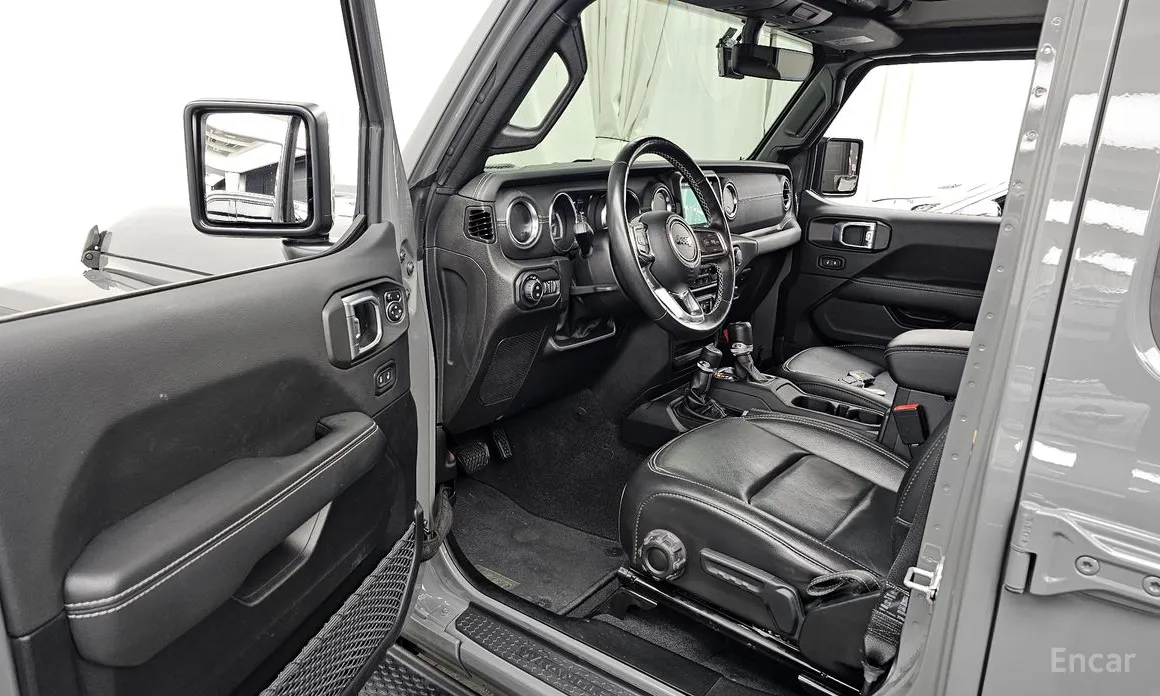 Фото 10 - Jeep Wrangler