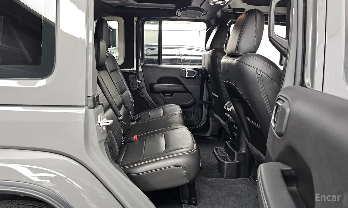 Фото 12 - Jeep Wrangler