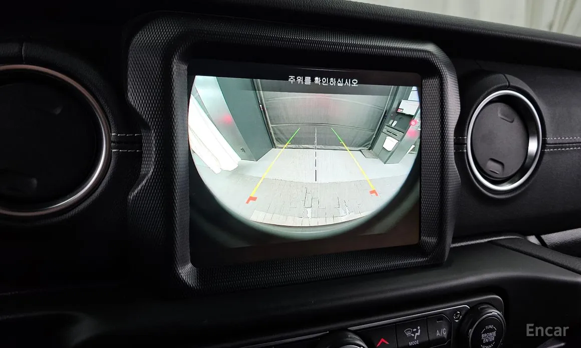 Фото 15 - Jeep Wrangler