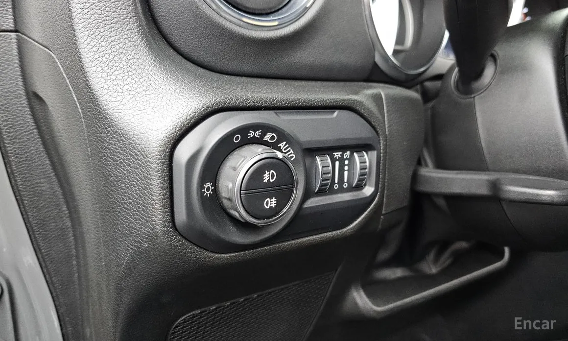 Фото 18 - Jeep Wrangler