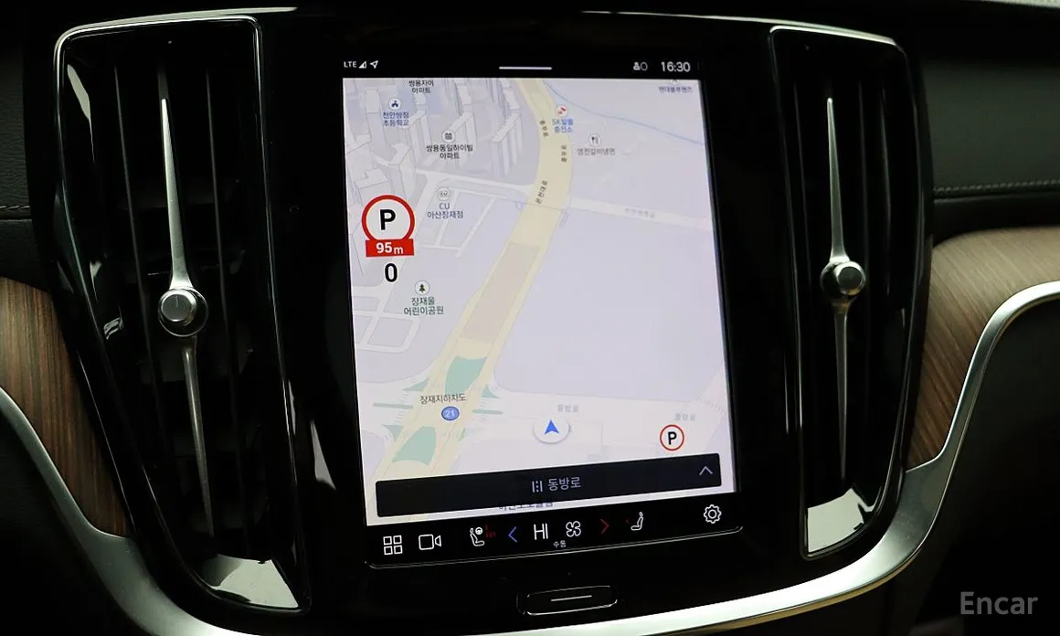 Фото 12 - Volvo V60