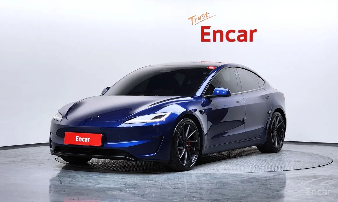 Фото 1 - Tesla Model 3