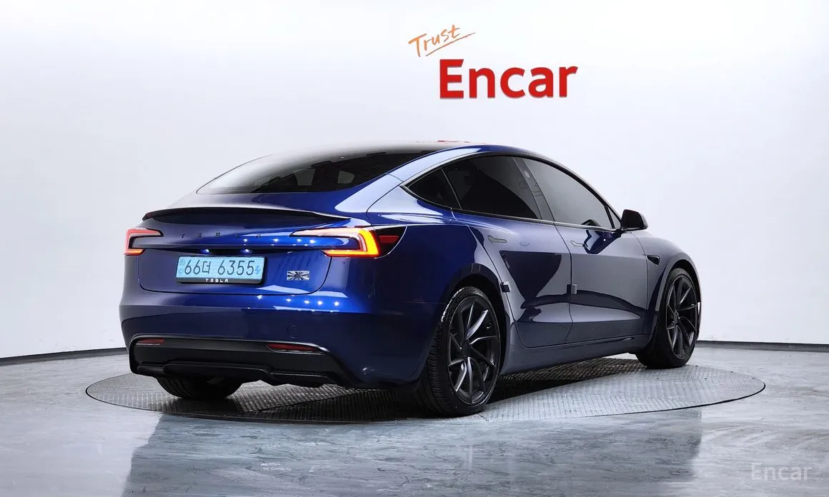 Фото 2 - Tesla Model 3