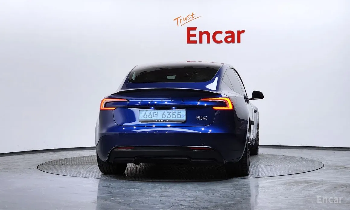 Фото 4 - Tesla Model 3