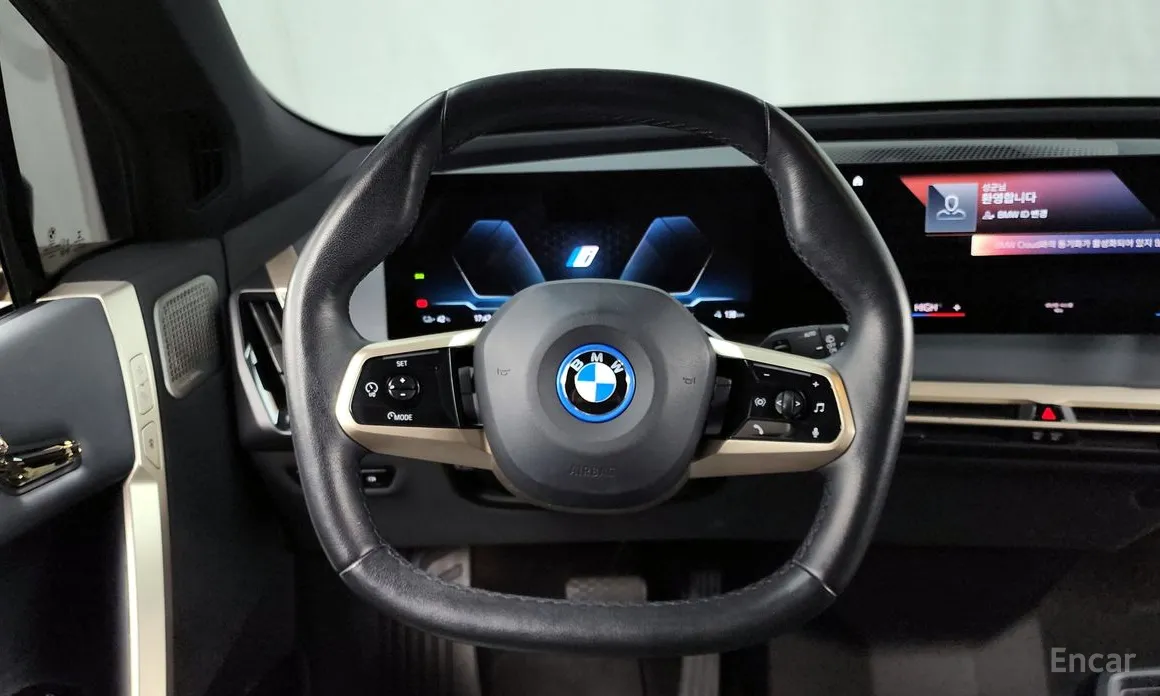 Фото 13 - BMW iX