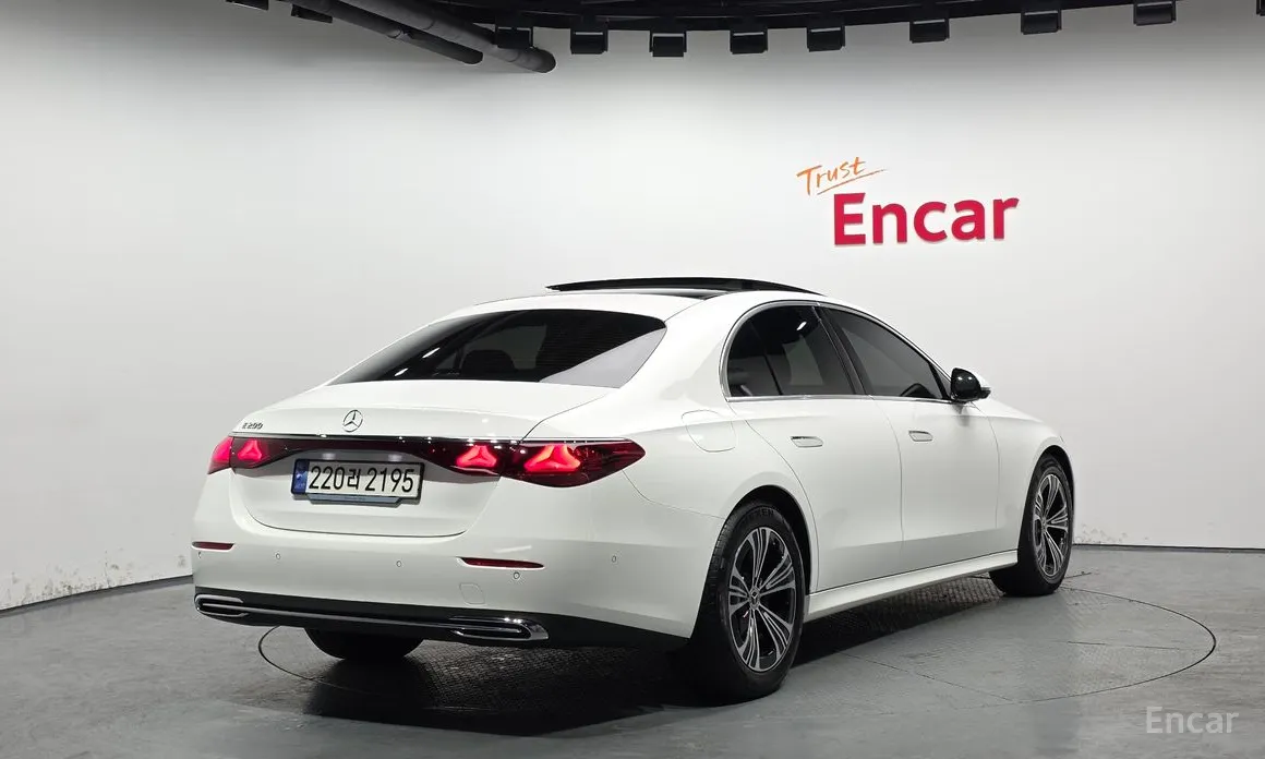 Фото 2 - Mercedes-Benz E-Class