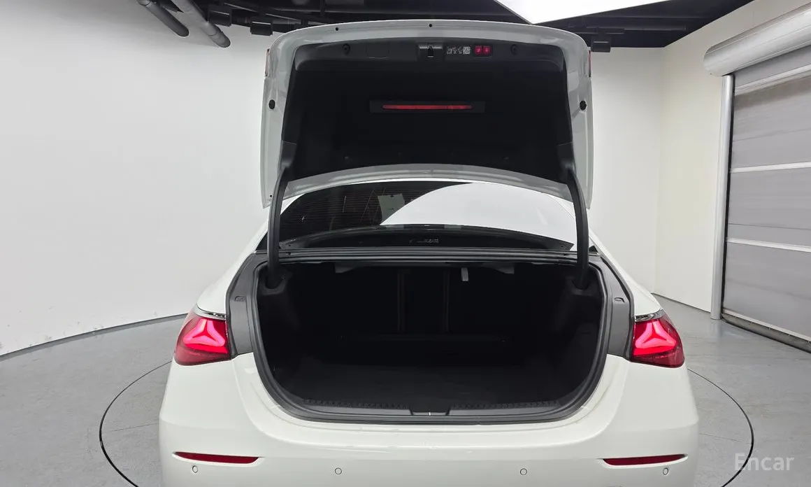 Фото 20 - Mercedes-Benz E-Class