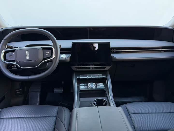 Фото 8 - Lincoln Nautilus