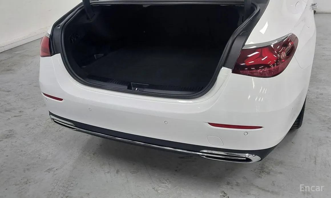 Фото 11 - Mercedes-Benz E-Class