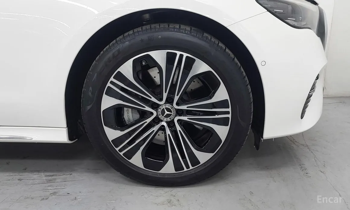 Фото 5 - Mercedes-Benz E-Class