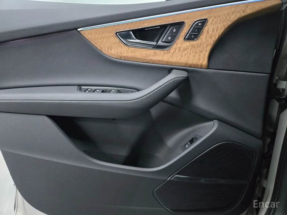 Фото 13 - Audi Q7