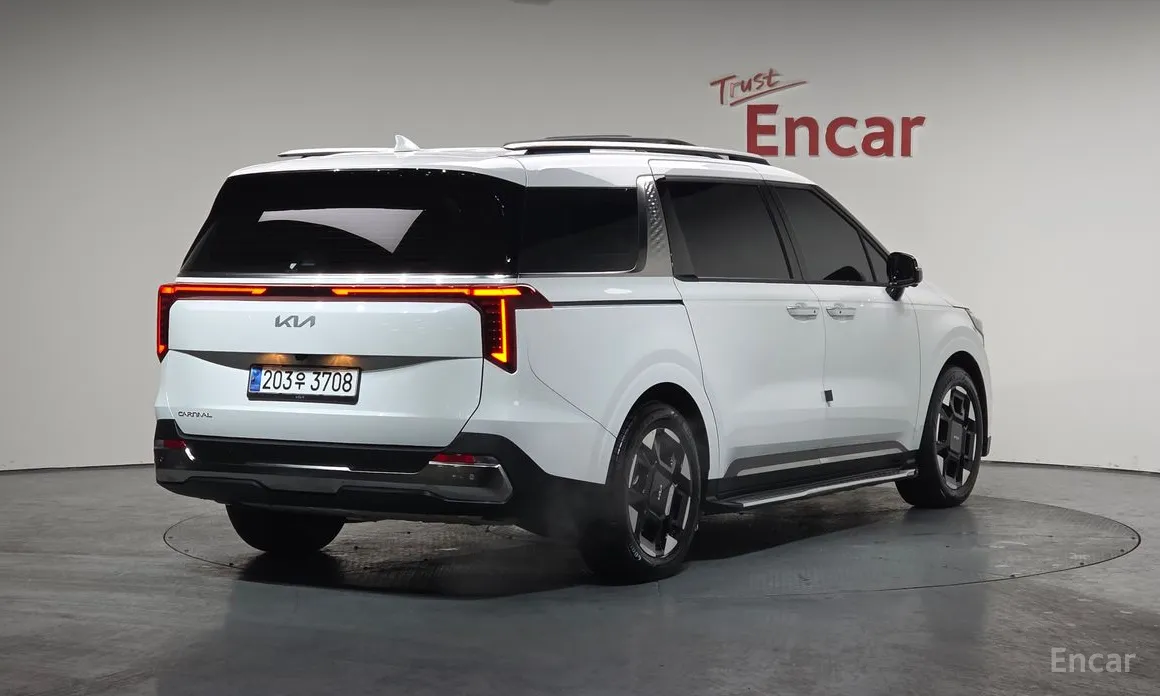 Фото 2 - Kia Carnival