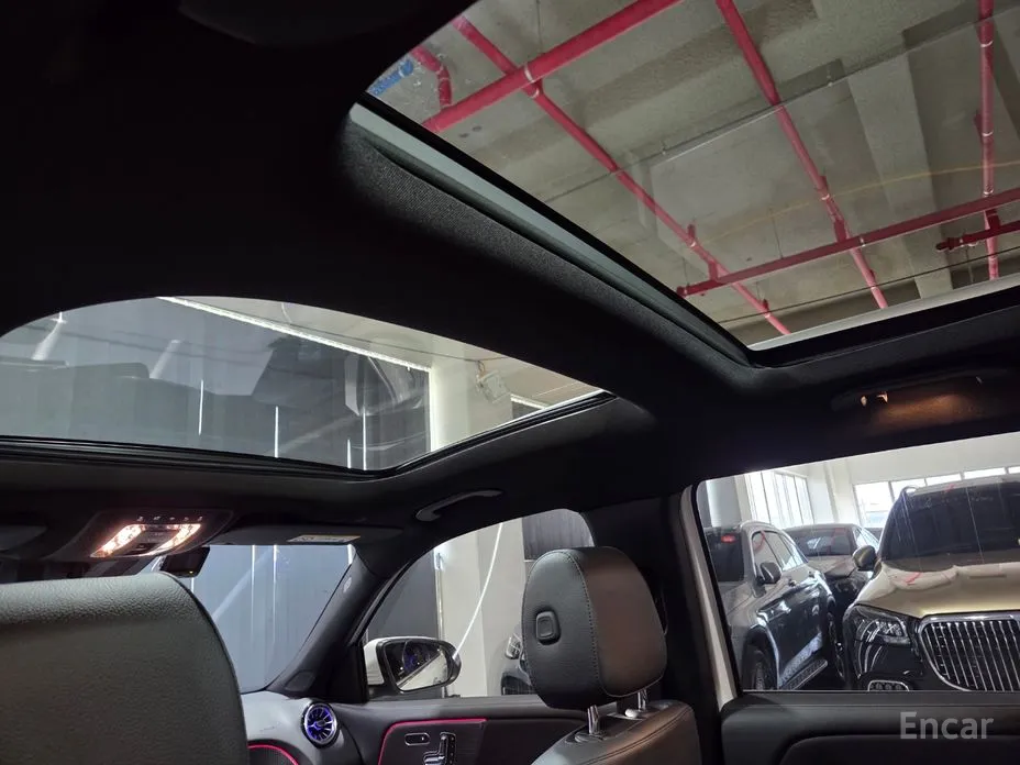 Photo 10 - Mercedes-Benz GLB-Class