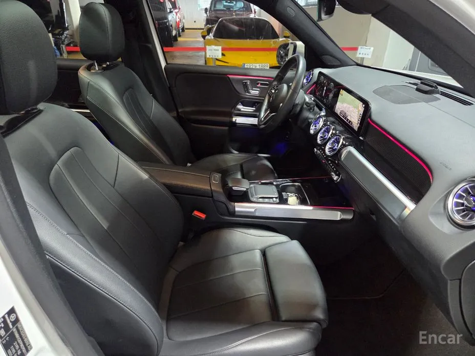 Photo 12 - Mercedes-Benz GLB-Class