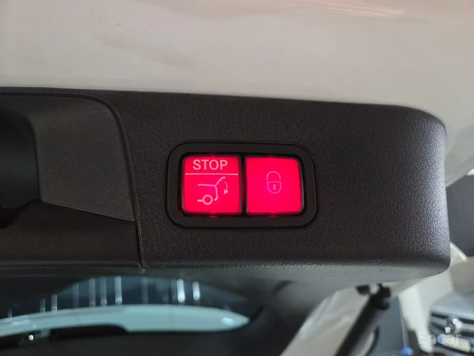 Photo 18 - Mercedes-Benz GLB-Class