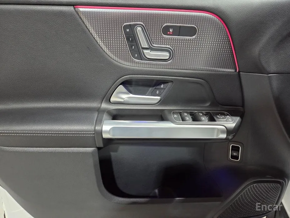 Photo 19 - Mercedes-Benz GLB-Class