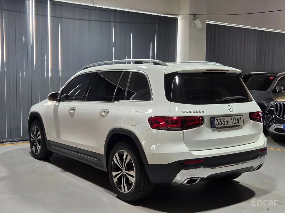 Photo 4 - Mercedes-Benz GLB-Class