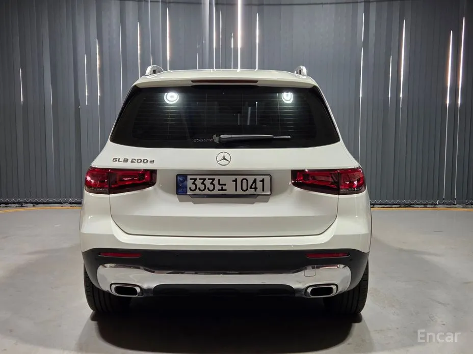 Photo 5 - Mercedes-Benz GLB-Class