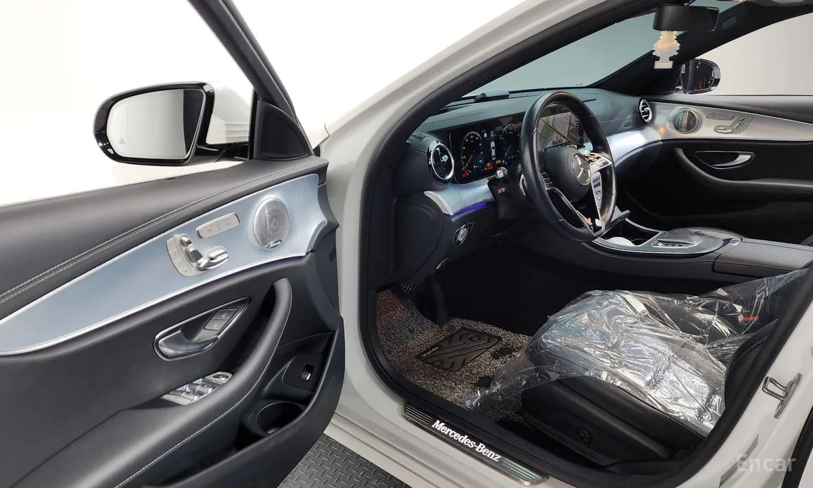 Фото 10 - Mercedes-Benz E-Class