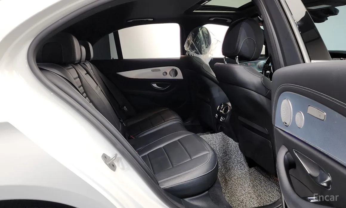 Фото 12 - Mercedes-Benz E-Class