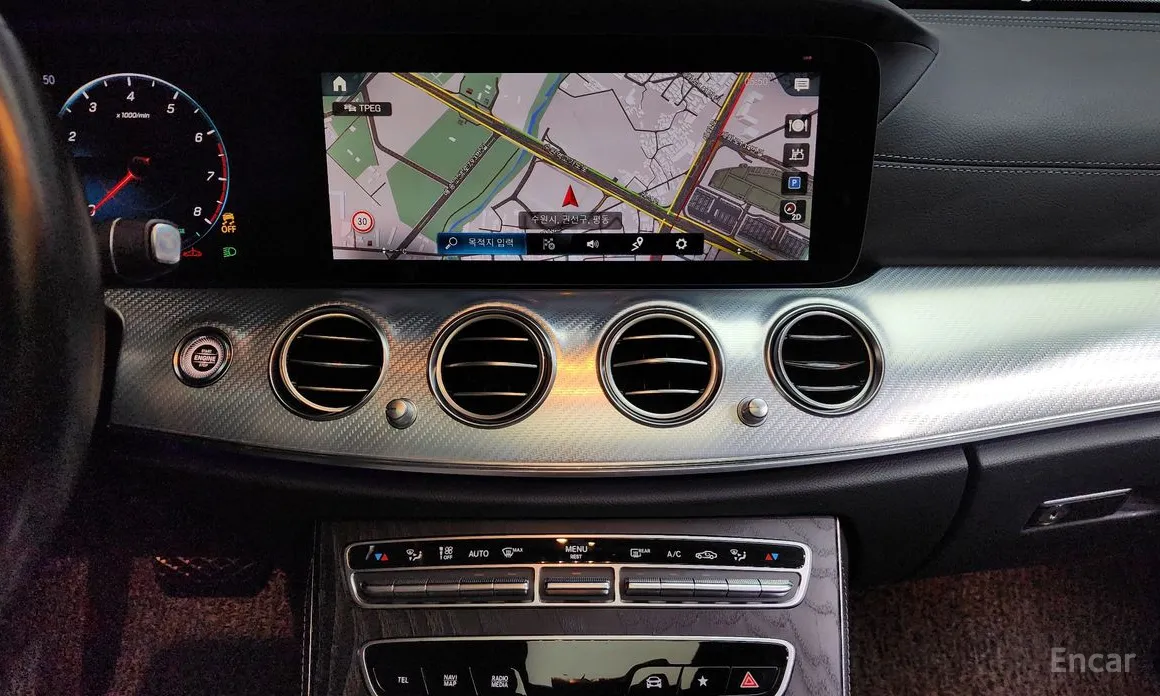 Фото 14 - Mercedes-Benz E-Class