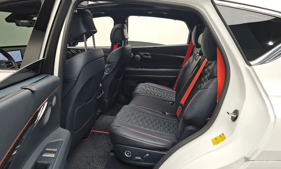 Фото 12 - Genesis GV80