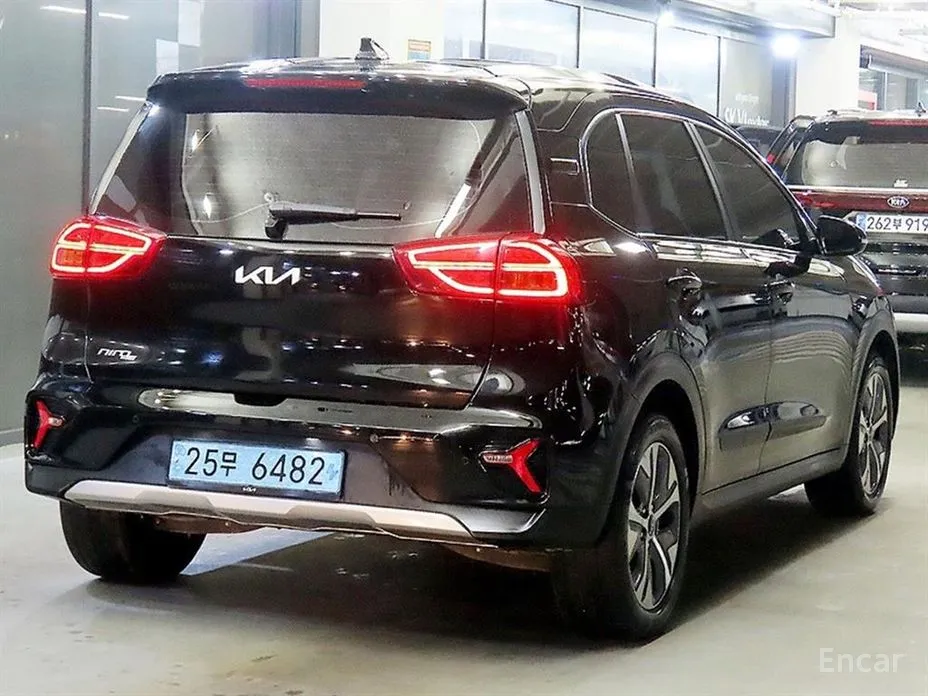 Фото 2 - Kia Niro