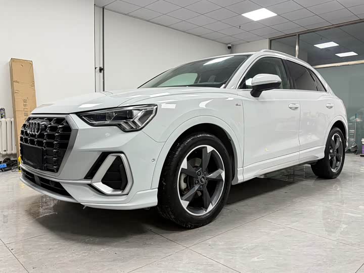 Фото 1 - Audi Q3