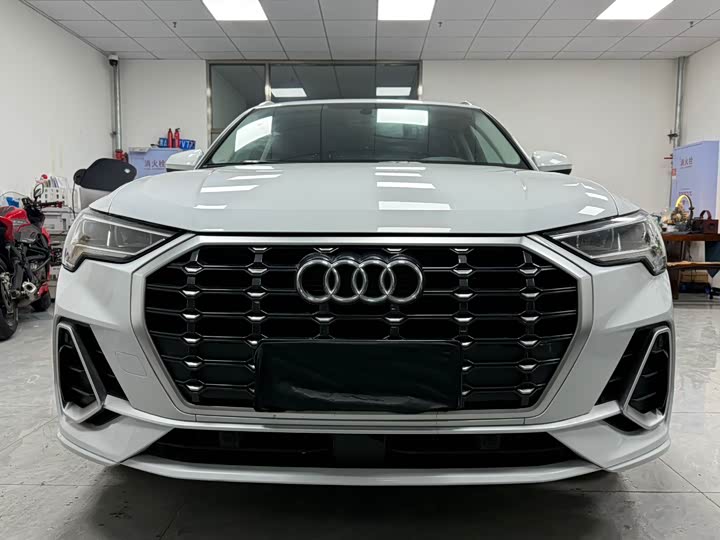 Фото 4 - Audi Q3