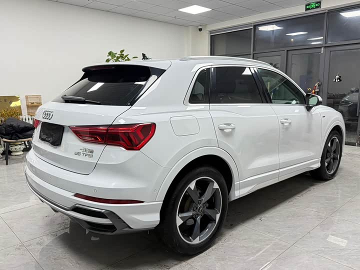 Фото 8 - Audi Q3