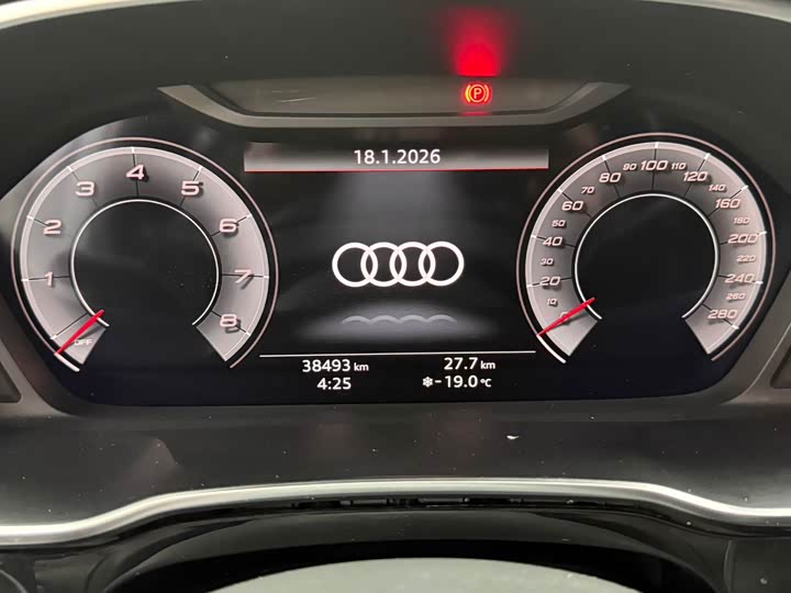 Фото 9 - Audi Q3