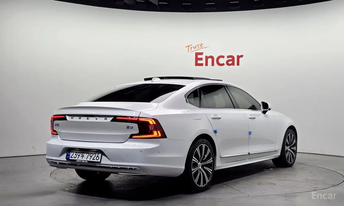 Фото 2 - Volvo S90