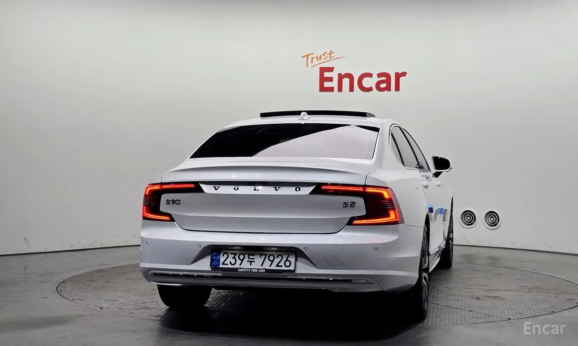 Фото 4 - Volvo S90