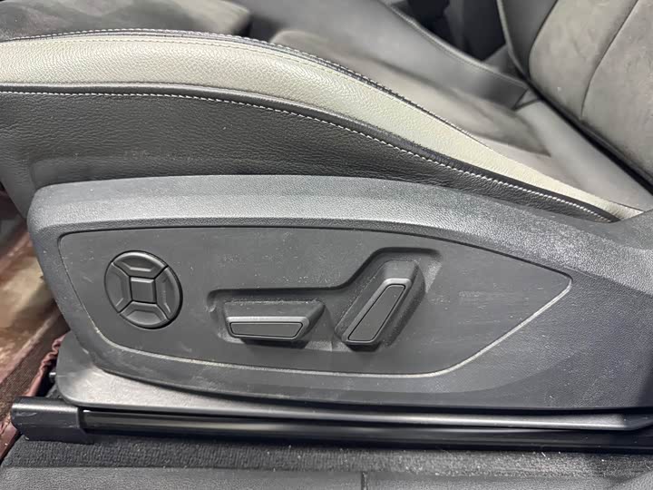 Фото 8 - Audi Q3