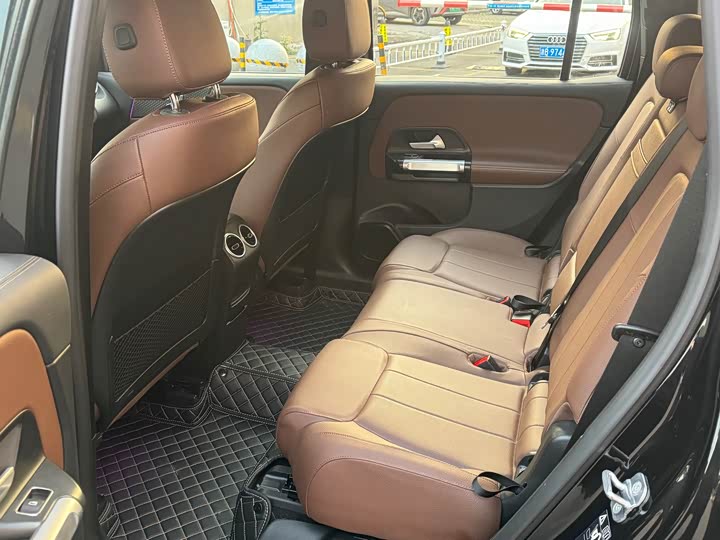 Фото 9 - Mercedes-Benz GLB-Class