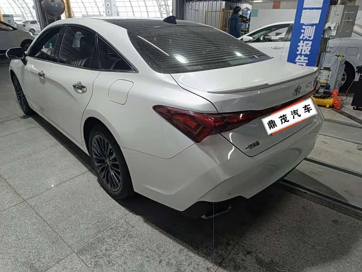 Фото 3 - Toyota Avalon