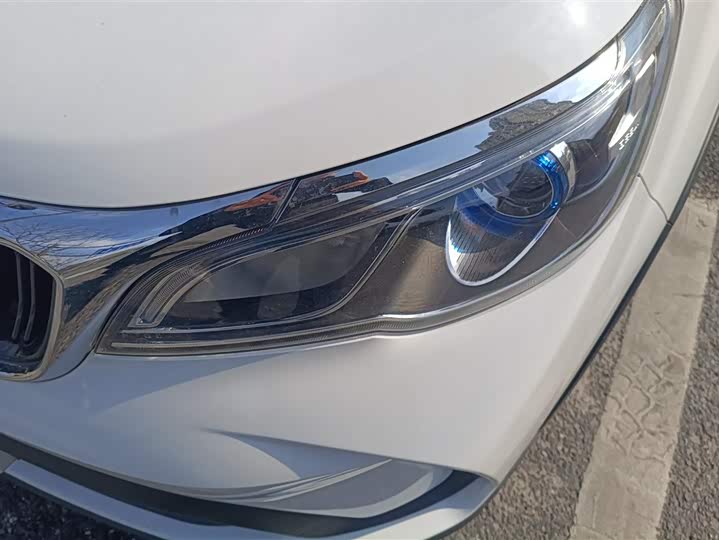 Фото 5 - Geely Vision X3