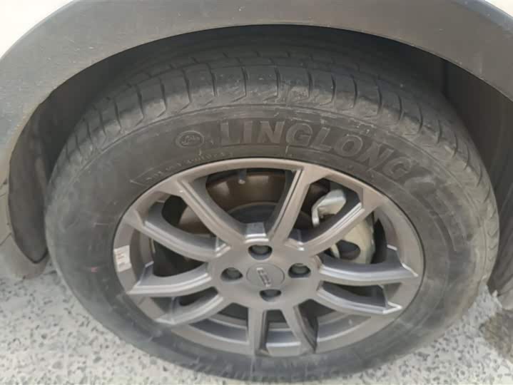 Фото 6 - Geely Vision X3