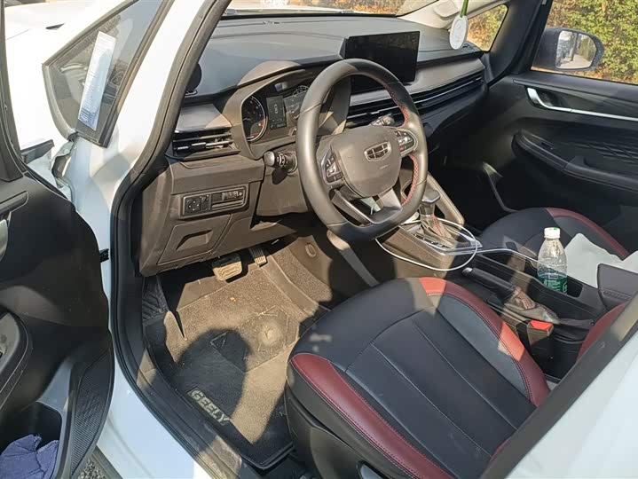 Фото 9 - Geely Vision X3