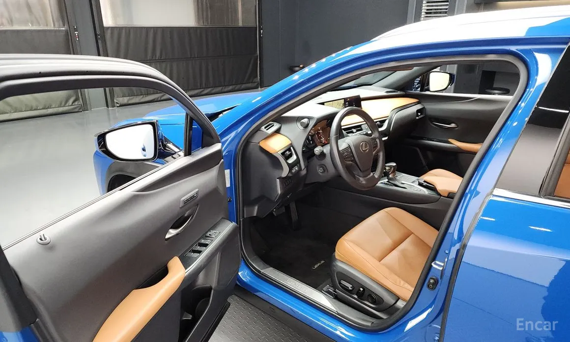 Фото 10 - Lexus UX