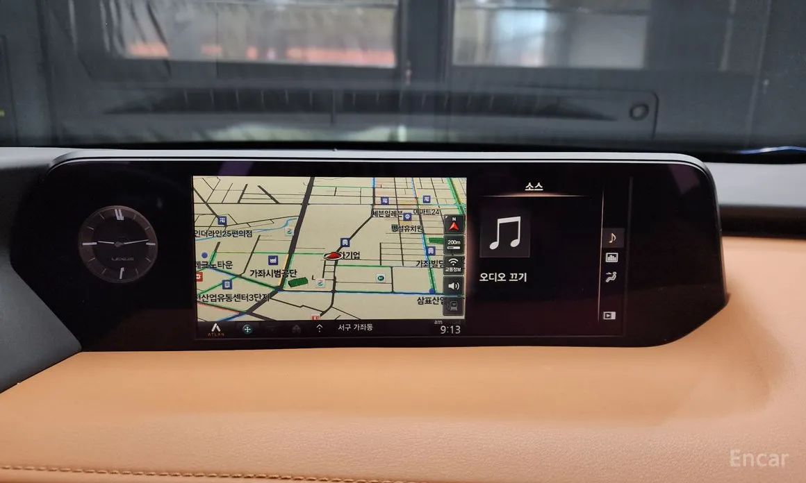 Фото 14 - Lexus UX